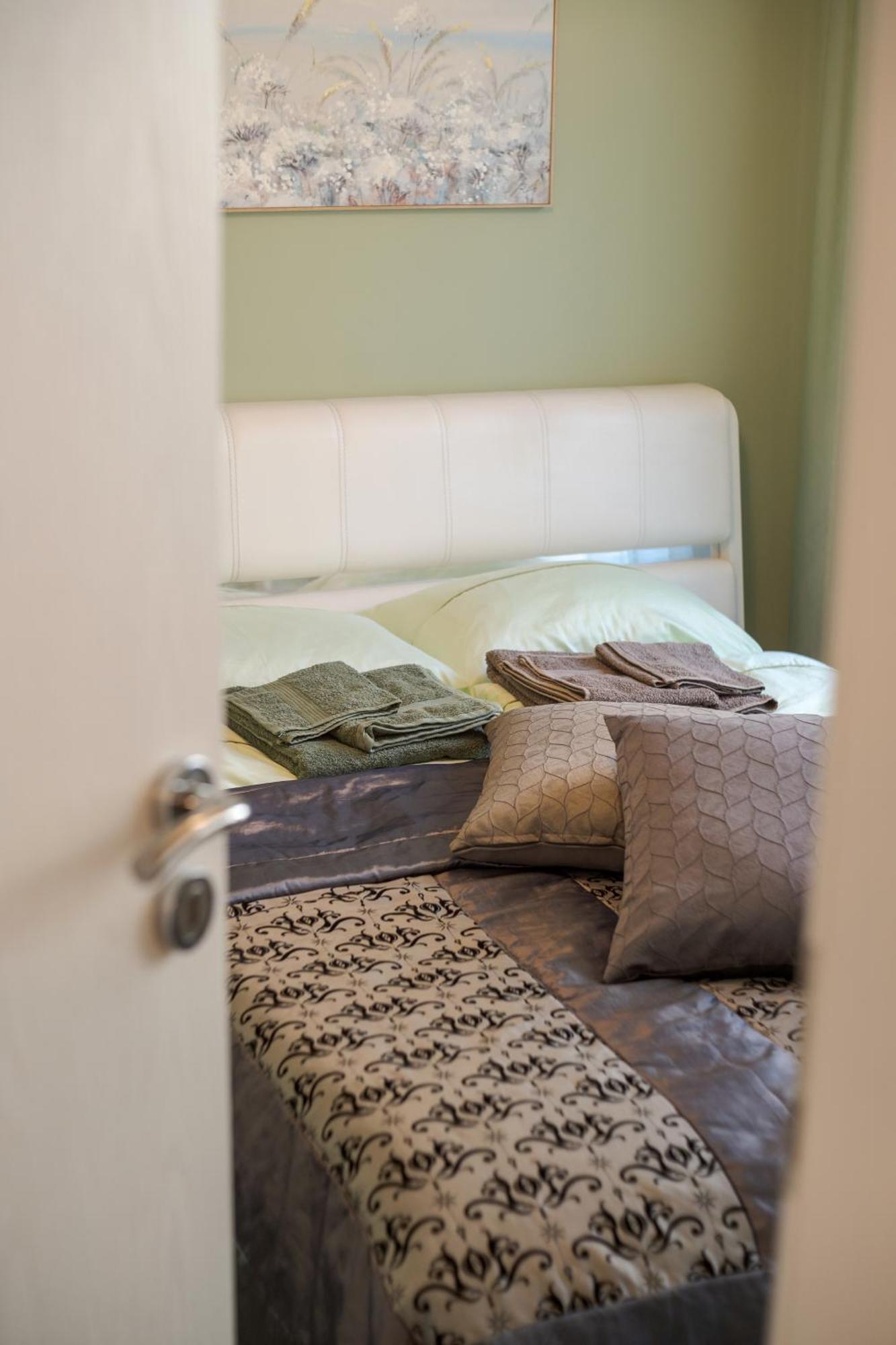 Bright Inn - Holiday & Business Apartment Sofia Esterno foto